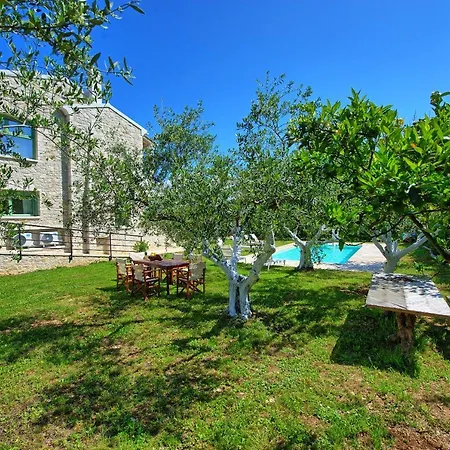 Elaia Villa *